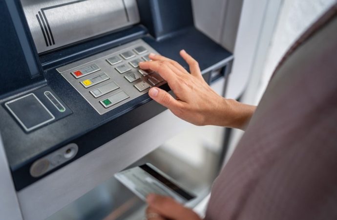 ATM’de o tuşa basmadan kartı sokmayın