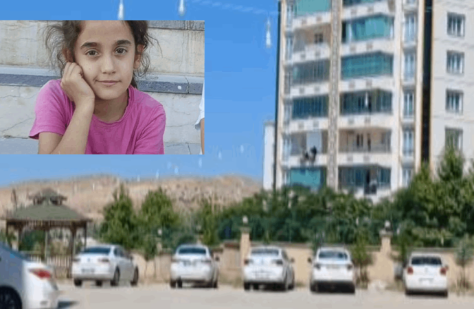Dokuz yaşındaki Yasemin’i bıçaklayıp merdiven boşluğuna attılar
