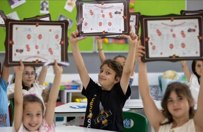 Okullarda karne heyecanı: 20 milyon öğrenci tatilde