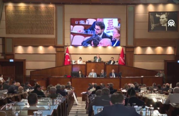 İBB vakıf, dernek ve bakanlığa tahsis edilen bazı binaları geri aldı