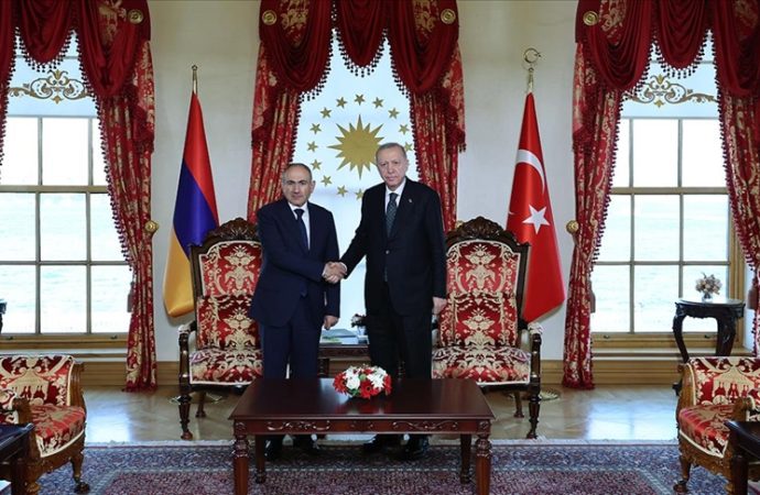Paşinyan geldi ama Aliyev’le zirve olmadı