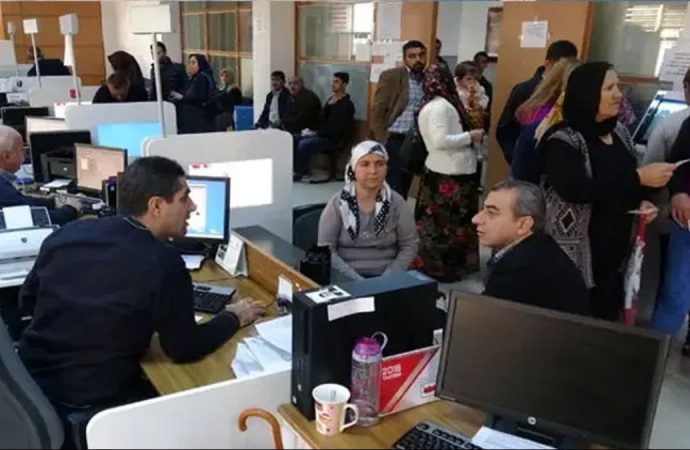 Ehliyet yenileme kuyruğu: Dört milyon kişi yetişemezse ceza yiyecek