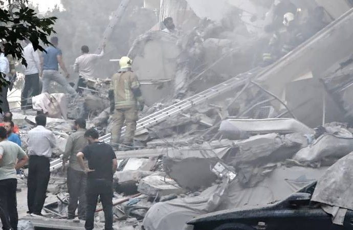 İran asıllı Alman yazardan Almanya Başbakanı Merz’e: Pis işi yapanı alkışlayanın kendisi de pisliktir