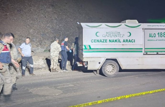 Gaziantep’te motosiklet devrildi, iki genç hayatını kaybetti