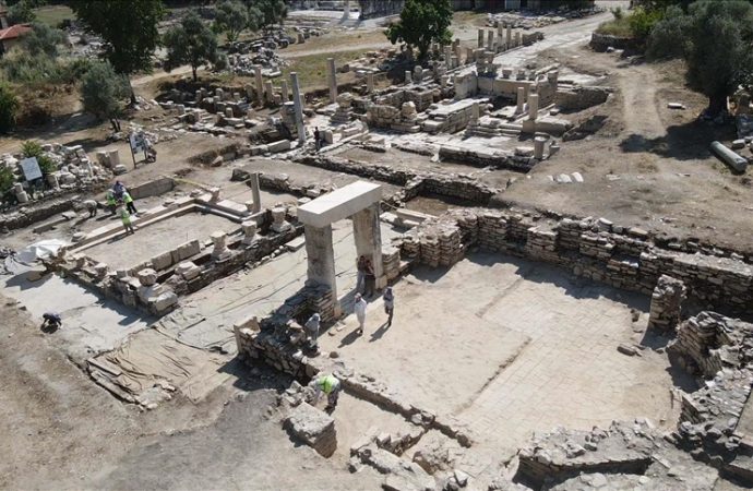 Stratonikeia antik kentinin kütüphanesi göz kamaştırdı