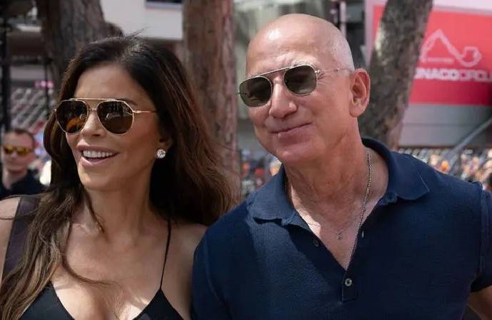 Jeff Bezos protestodan yıldı, düğününü Venedik’ten kaçırdı