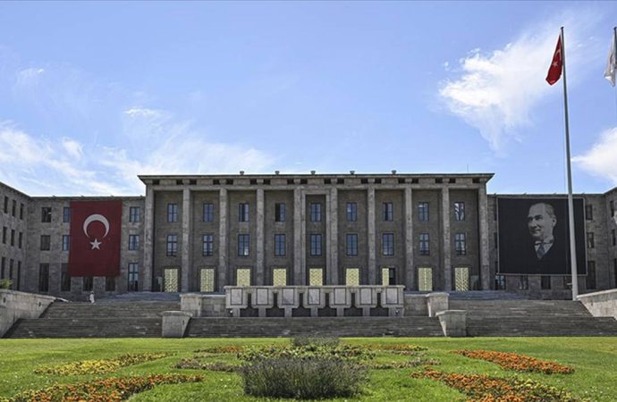 Meclis’in çalışma süresi bir ay uzatıldı