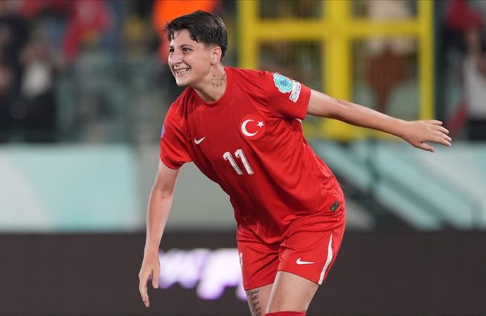Kadın milli futbolcu Kader Hançar Meksika’ya transfer oldu