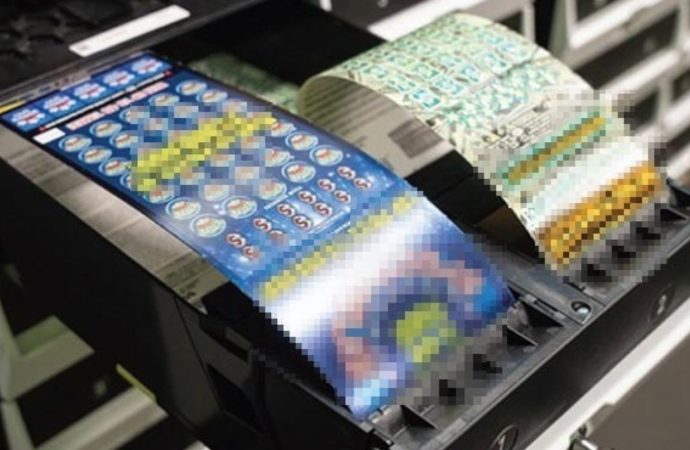 Çöpe attığını son anda fark etti, o biletten 80 bin dolar kazandı!