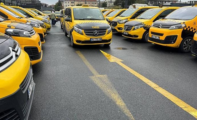 İstanbul’da 717 8+1 taksinin normal taksiye dönüştürülmesi teklifi kabul edildi