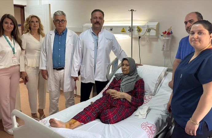Literatüre girecek: Aynı anda üç kalp kapağı ve ana koroner damarı değişti