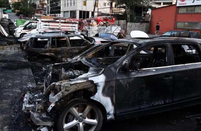 Ataşehir’de sanayi sitesinde yangın: Park halindeki otomobiller yandı