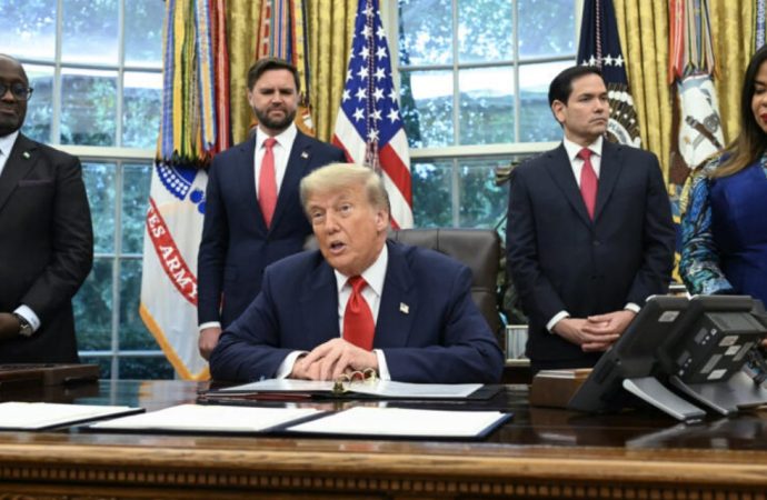 Afrika’daki 30 yıllık savaş bitti, Trump hem Nobel’e hem de madenlere göz dikti