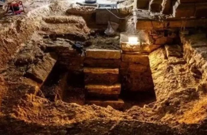 400 yıllık mühürlü kapı açıldı: ‘Kara ölüm’ mezarlığı ortaya çıktı
