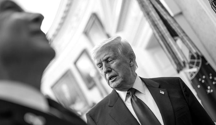 Trump ısrarlı: Savaş kahramanı Netanyahu’yu mahkeme salonunda oturtmayın