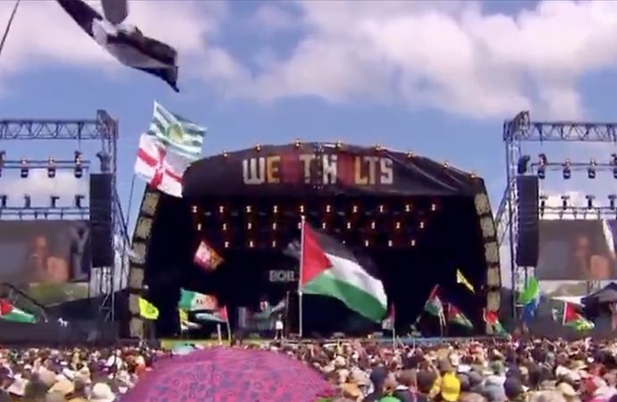 Glastonbury Festivali’nde binler ‘İsrail ordusuna ölüm’ sloganı attı
