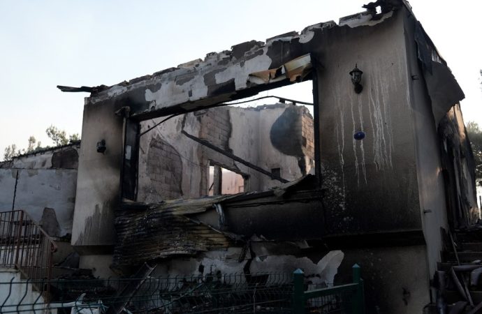 Hasar gün ışığıyla ortaya çıktı: Milyonluk villalar kül oldu
