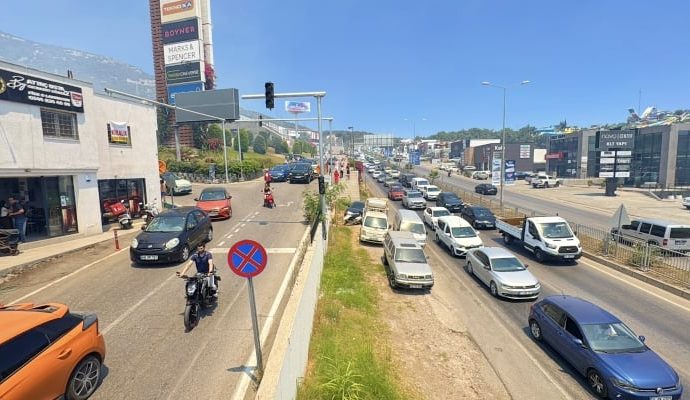 Bodrum’da yangın: Midtown alışveriş merkezi tahliye edildi