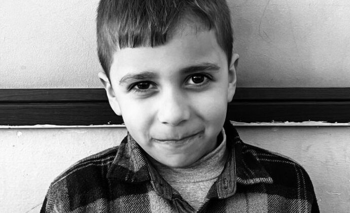 Gel de Sami Yusuf’un arkasından ağlama