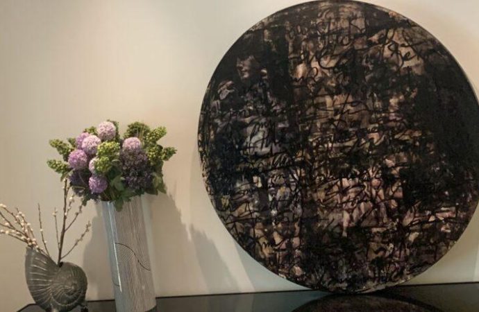 Duvarda Renk Var, Ruh Var: Haydar Akdağ ve Evin Kalbine Dokunan Sanat
