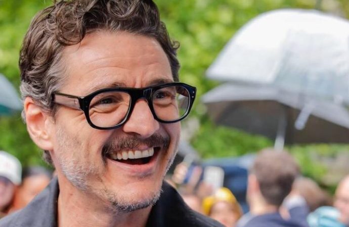 7 Temmuz günü Komünist Parti binasında doğan “Pedro Pascal dokunuşu”