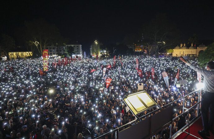 CHP’den Adana’da müthiş miting… Özgür Özel’e göre Fahrettin Altun AKP’nin oyları düştü diye gitti