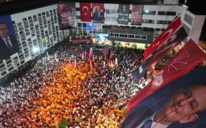 Özgür Özel: Manavgat’ta baklava kutusunda rüşvet vereni polis bir ay eğitmiş, başkana öyle yollamış