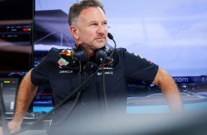 Red Bull başarıyı unutan Christian Horner’e acımadı