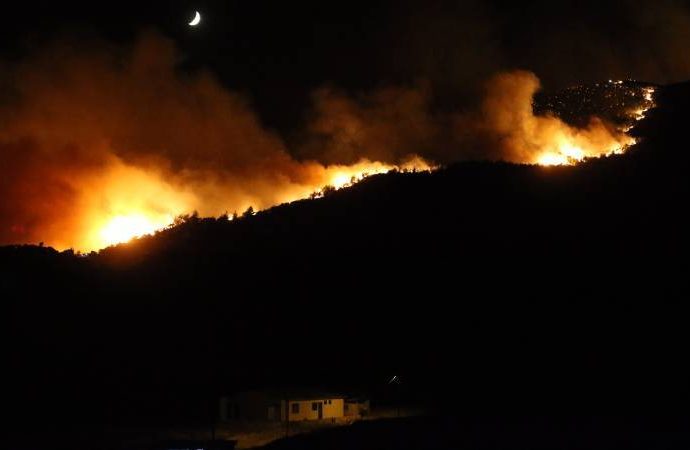 Hatay Valisinden yangın açıklaması: 200 haneyi tahliye ettik, vatandaşlarımızı yurtlarda barındırıyoruz