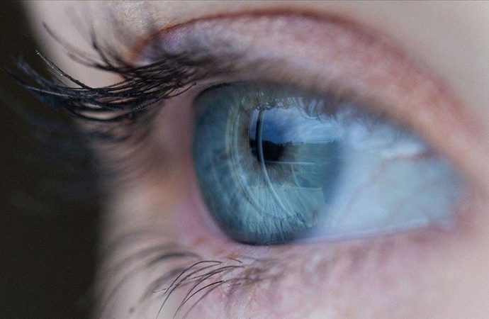 Kontakt lensle denize girmeyin: Enfeksiyon riskini artırıyor