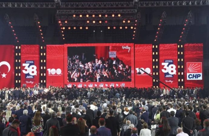 CHP kurultayı davası: Mahkemenin erteleme gerekçesi bir gün sonra boşa düştü