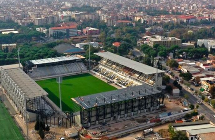 Süper Lig’e çıkmak için bütün takımı gönderdi
