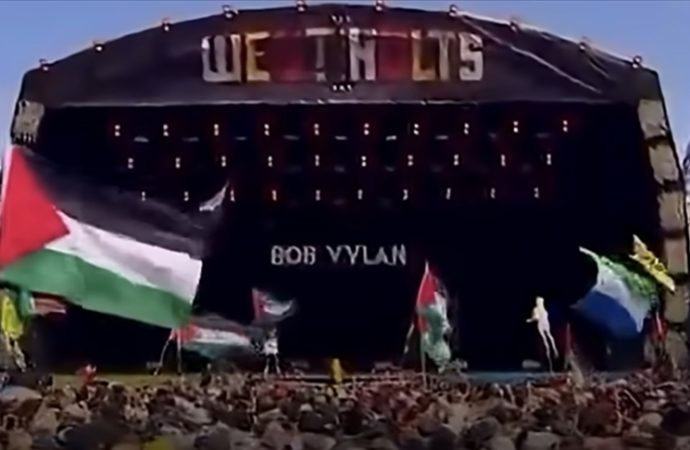 Sen misin konserde “Özgür Filistin” sloganı atan… Amerika, İngiliz punk-rock grubunun vizesini iptal etti