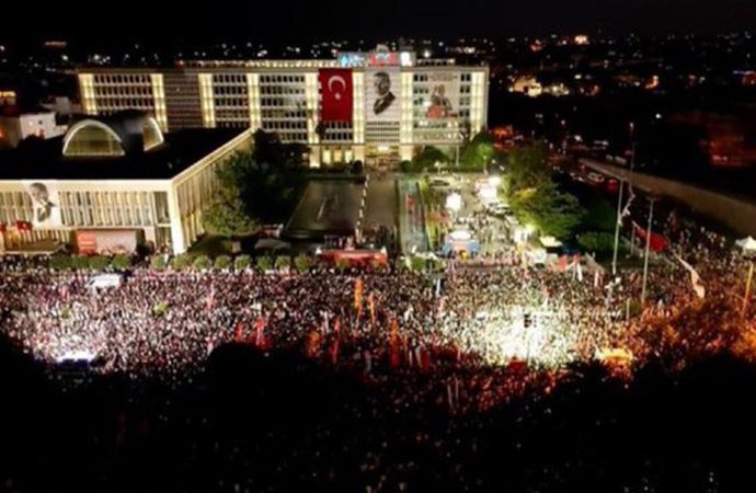 Reuters CHP’nin Saraçhane mitingini canlı yayınladı