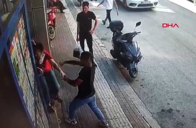 Sıra bekleten kasiyer kadının burnunu kırdı