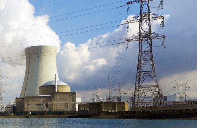 Nükleer tesisler sıcağa dayanamadı: Beş ülke apar topar reaktörlere müdahale etti