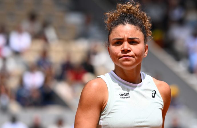 5 numara Wimbledon’a veda etti, Alcaraz rahat kazandı