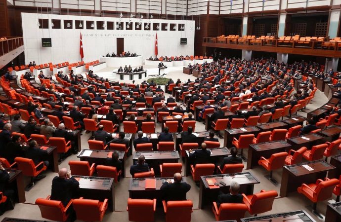 TBMM’de zehirlenme şüphesi: 100’ü aşkın kişi hastaneye başvurdu