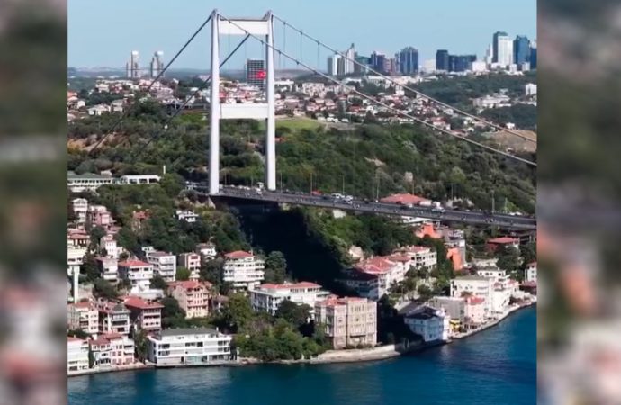 Görenler şaşırdı: Köprüde Muşspor bayrağı