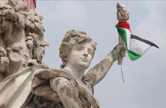 Paris Belediye Meclisi Gazzelilere fahri hemşehrilik verdi