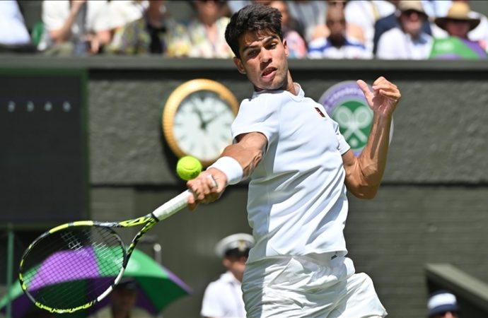 Dünya 2 numarası Alcaraz Wimbledon’da son 16’da