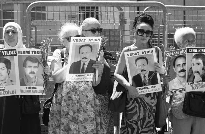 Cumartesi Anneleri ‘silah bırakma’ haftasında seslendi: “Vedat Aydın dosyasında cezasızlığa son verin!”