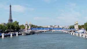 Paris’teki Seine Nehri 100 yıl sonra yüzmeye açıldı