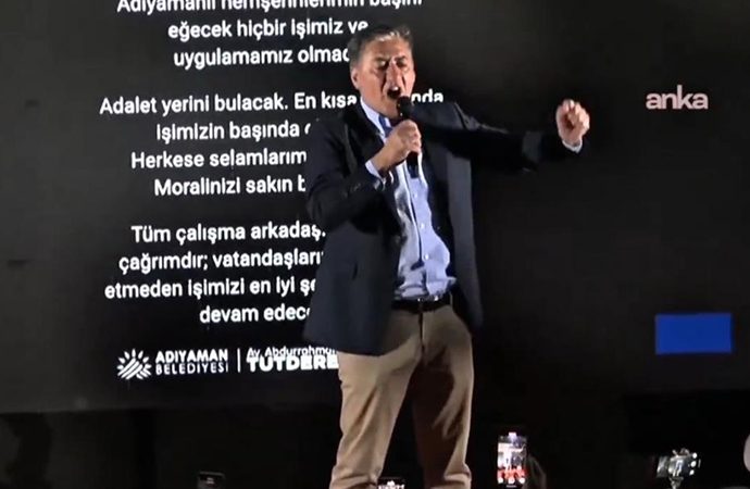 CHP’li Emir Adıyaman’da kürsüden düşüp kaburgasını çatlattı: Birkaç gün içinde koşturmaya başlayacağım