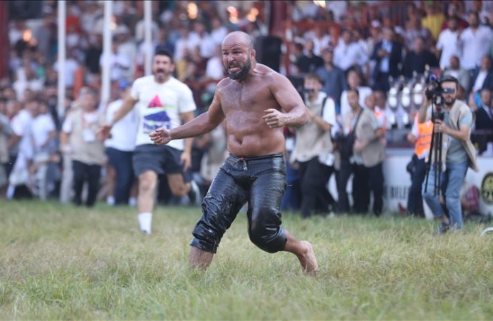 664. Tarihi Kırkpınar Yağlı Güreşleri’nde başpehlivanlığı Orhan Okulu kazandı