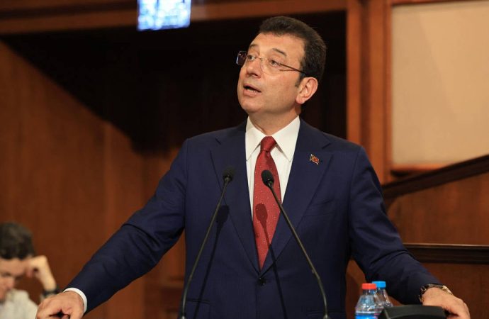 İmamoğlu gençlere seslendi: Şafak baskınları tarihe karışacak