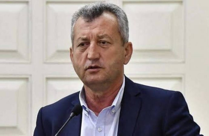 Eski belediye başkanı denizde kalp krizi geçirip hayatını kaybetti