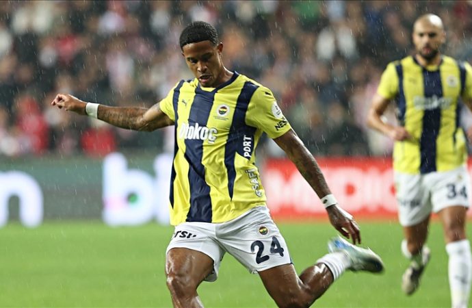 Oosterwolde’nin sözleşmesi 2028’e kadar uzatıldı