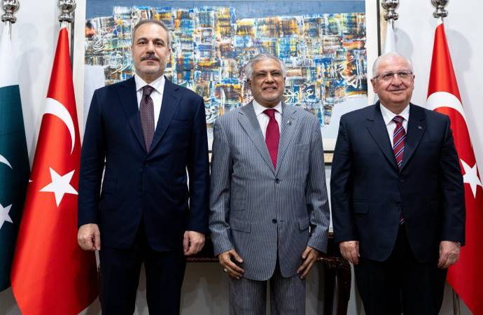 Fidan duyurdu: Türk şirketleri Pakistan açıklarında petrol ve doğal gaz arayacak