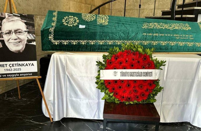 Gazeteci Hikmet Çetinkaya son yolculuğuna uğurlandı